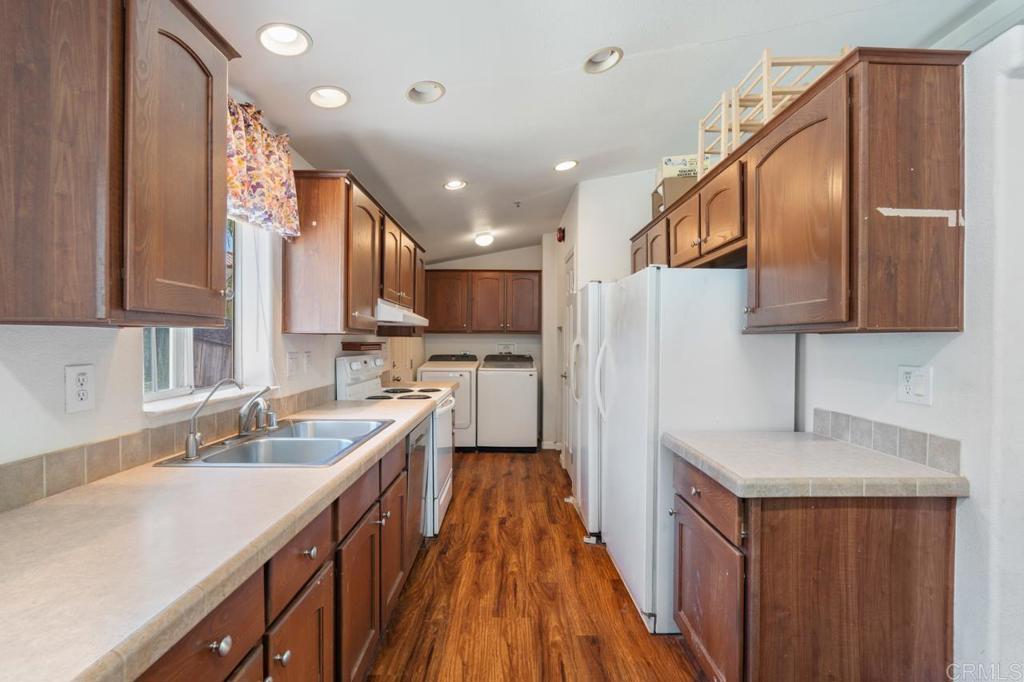 El Cajon, California, 92019, United States, 3 Bedrooms Bedrooms, ,2 BathroomsBathrooms,Residential,For Sale,1829527
