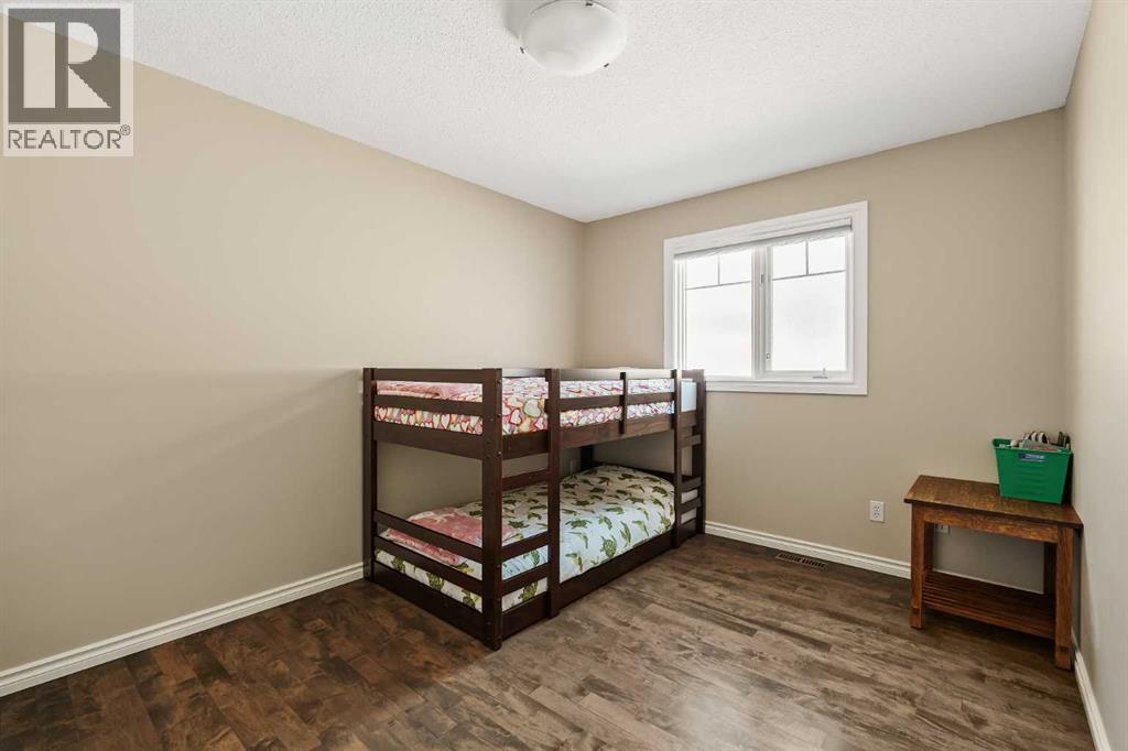 CALGARY, Alberta, T3E 2M9, CA, 2 Bedrooms Bedrooms, ,2 BathroomsBathrooms,Residential,For Sale,1949798