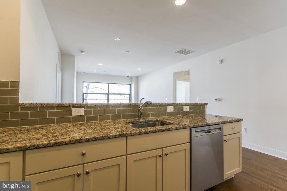 Philadelphia, Pennsylvania, 19146, United States, 2 Bedrooms Bedrooms, ,2 BathroomsBathrooms,Residential,For Sale,1838225