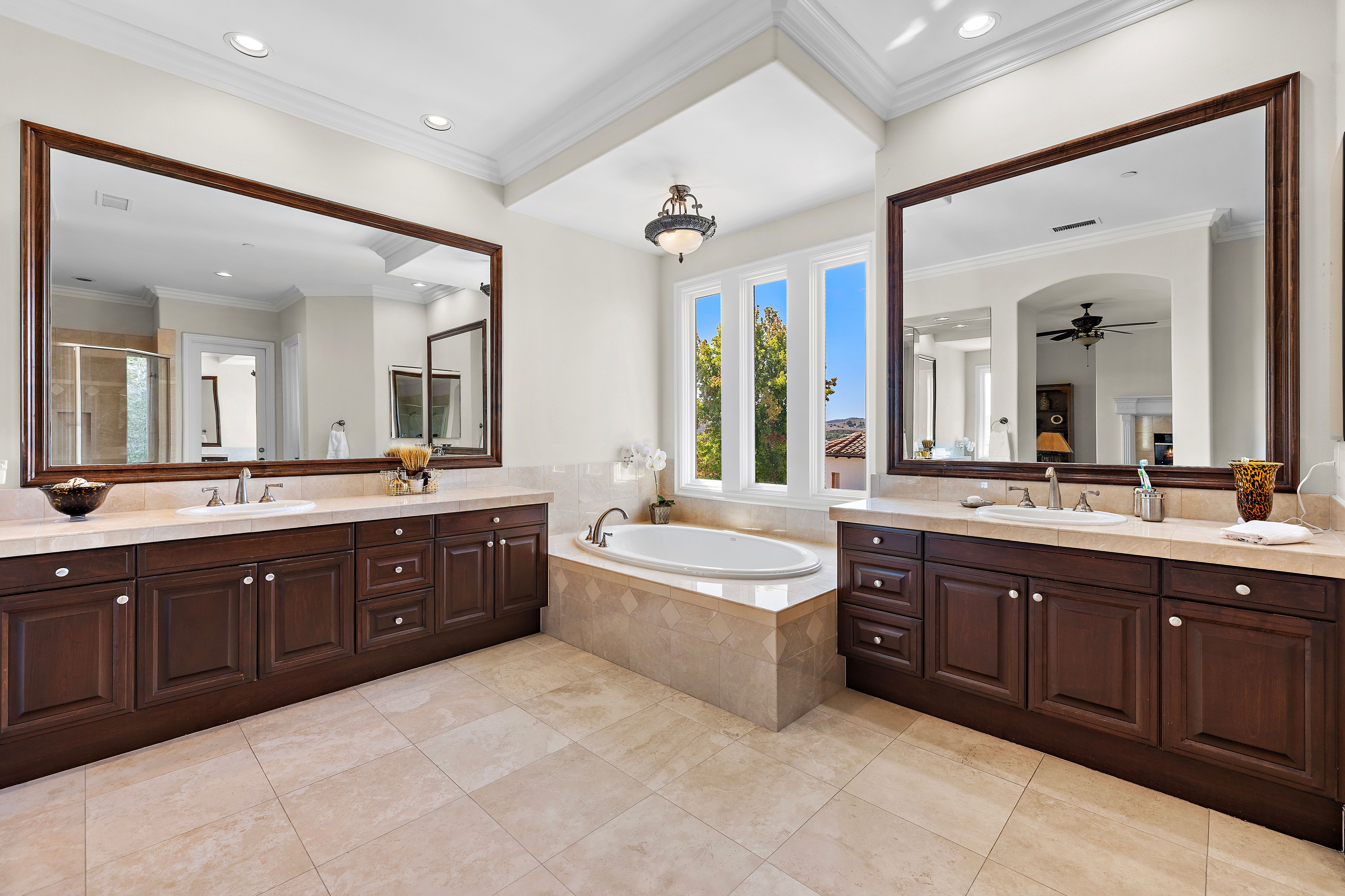  19 Rosana Way, Coto de Caza, CA 92679 - 物件實景