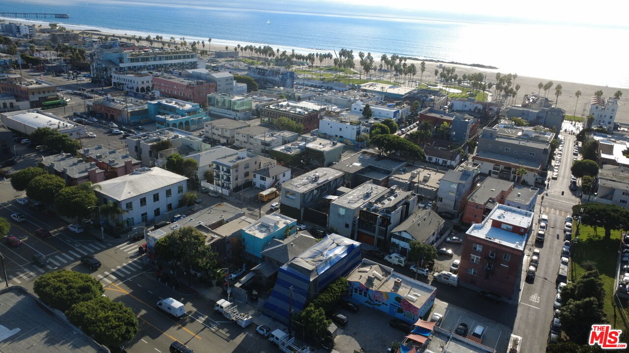 Venice, California, 90291, United States, 2 Bedrooms Bedrooms, ,2 BathroomsBathrooms,Residential,For Sale,1989635