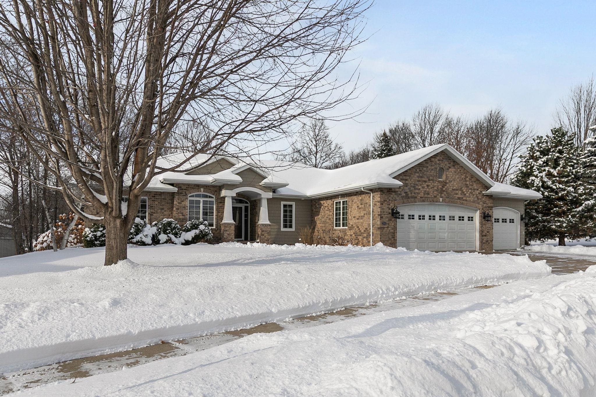 Combined Locks, Wisconsin, 54113, United States, 3 Bedrooms Bedrooms, ,4 BathroomsBathrooms,Residential,For Sale,1976414