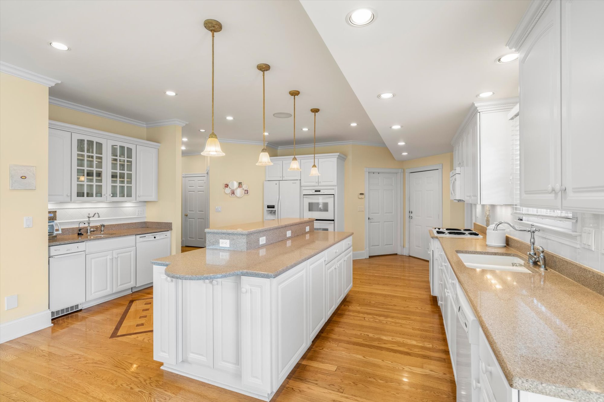 Sevierville, Tennessee, 37876-5201, United States, 3 Bedrooms Bedrooms, ,4 BathroomsBathrooms,Residential,For Sale,1810595