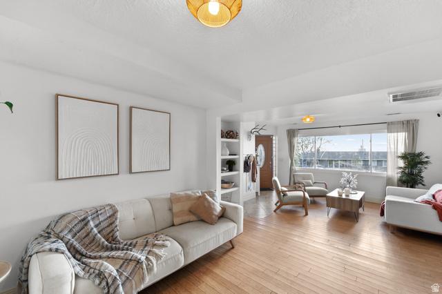 Bountiful, Utah, 84010, United States, 4 Bedrooms Bedrooms, ,2 BathroomsBathrooms,Residential,For Sale,2048007