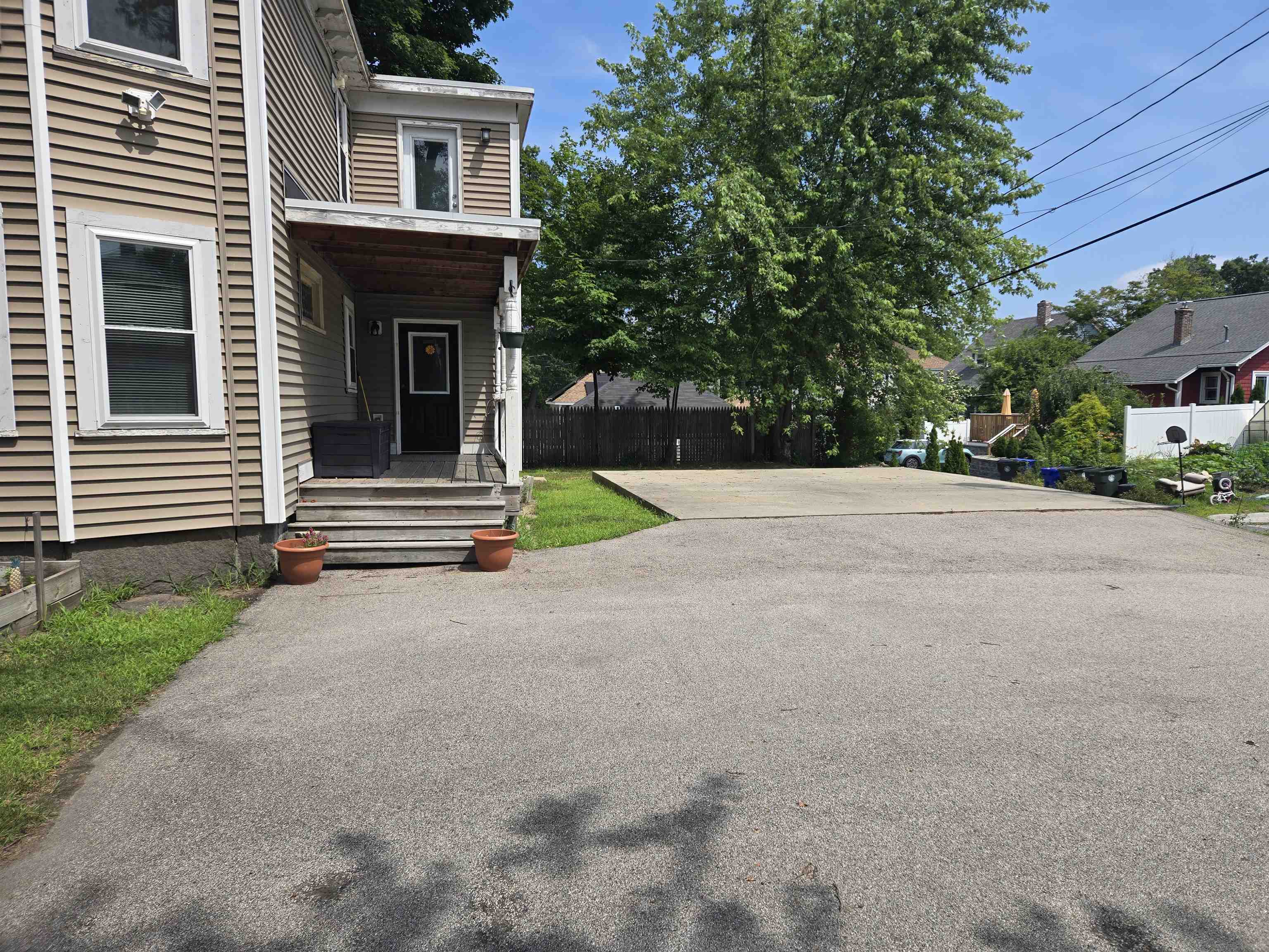 Manchester, New Hampshire, 03104, United States, 3 Bedrooms Bedrooms, ,3 BathroomsBathrooms,Residential,For Sale,1896803