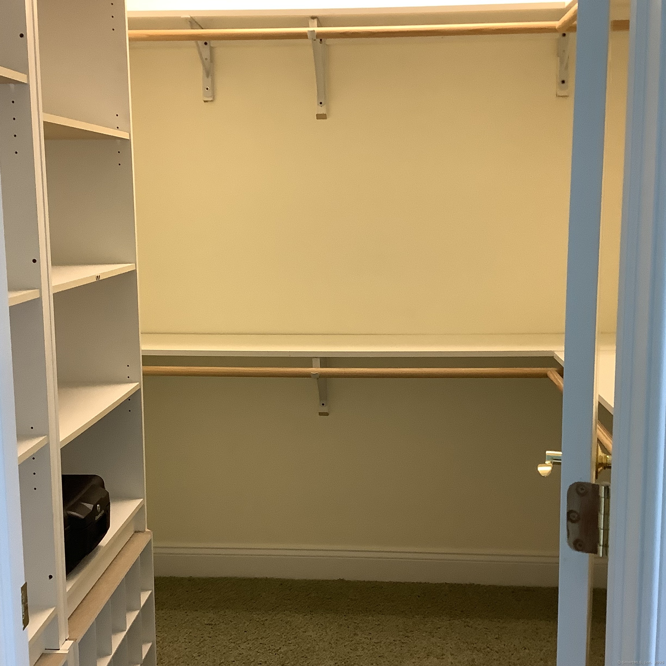 Cromwell, Connecticut, 06416, United States, 2 Bedrooms Bedrooms, ,2 BathroomsBathrooms,Residential,For Sale,1987108