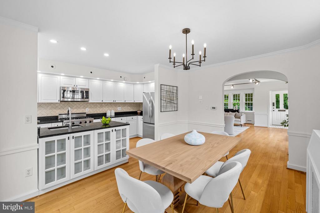 Washington, District of Columbia, 20007, United States, 4 Bedrooms Bedrooms, ,3 BathroomsBathrooms,Residential,For Sale,1975230