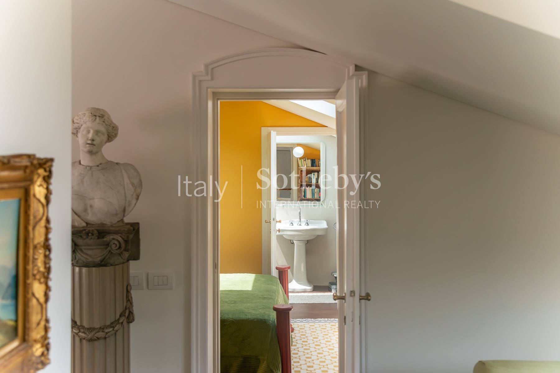  Refined residence in Milan