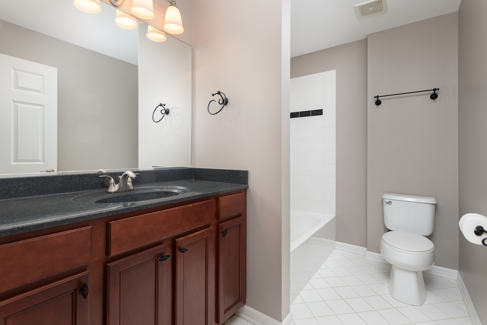 North Aurora, Illinois, 60542, United States, 3 Bedrooms Bedrooms, ,3 BathroomsBathrooms,Residential,For Sale,1969477