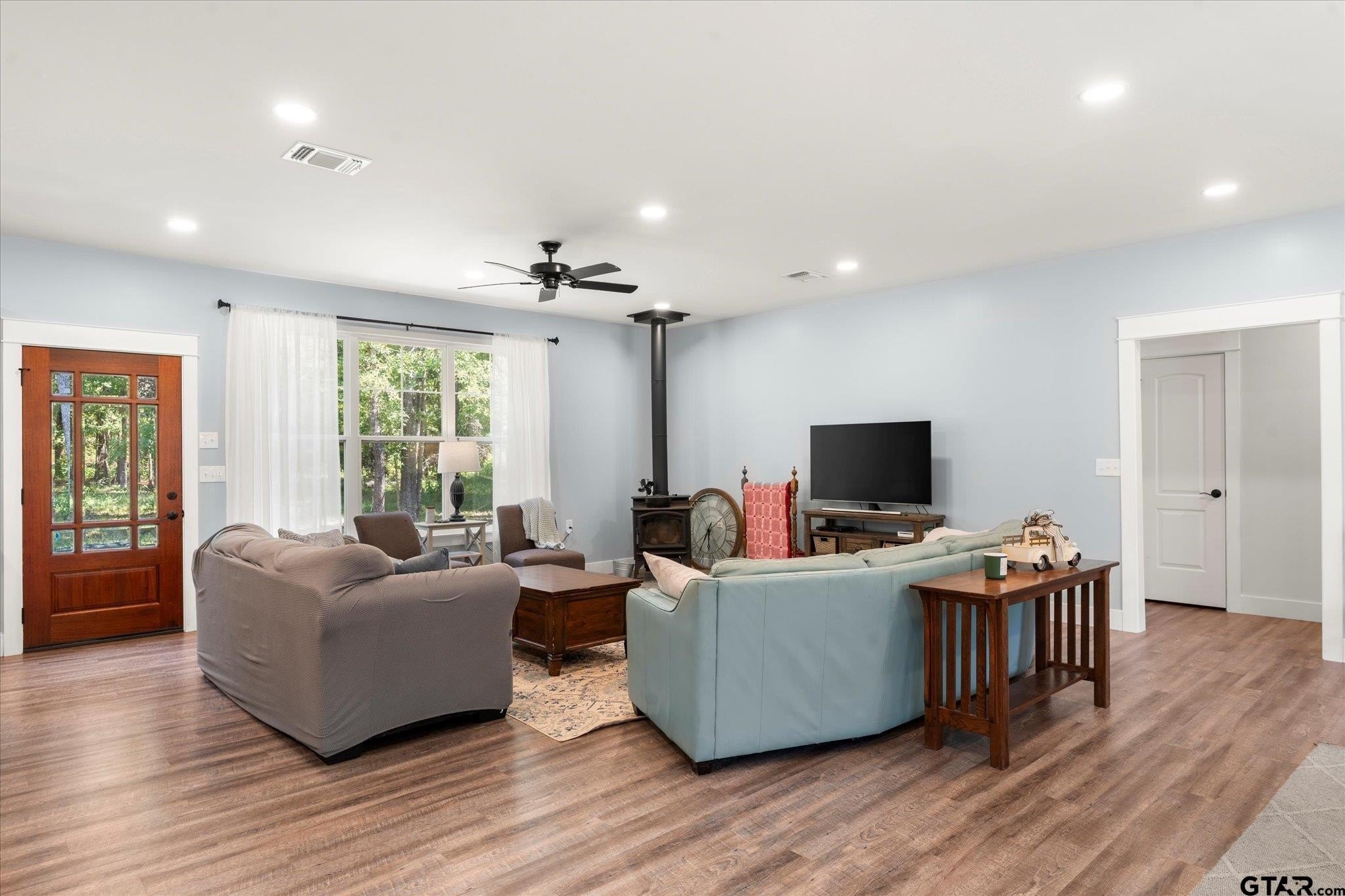 Pittsburg, Texas, 75686, United States, 3 Bedrooms Bedrooms, ,3 BathroomsBathrooms,Residential,For Sale,1930744