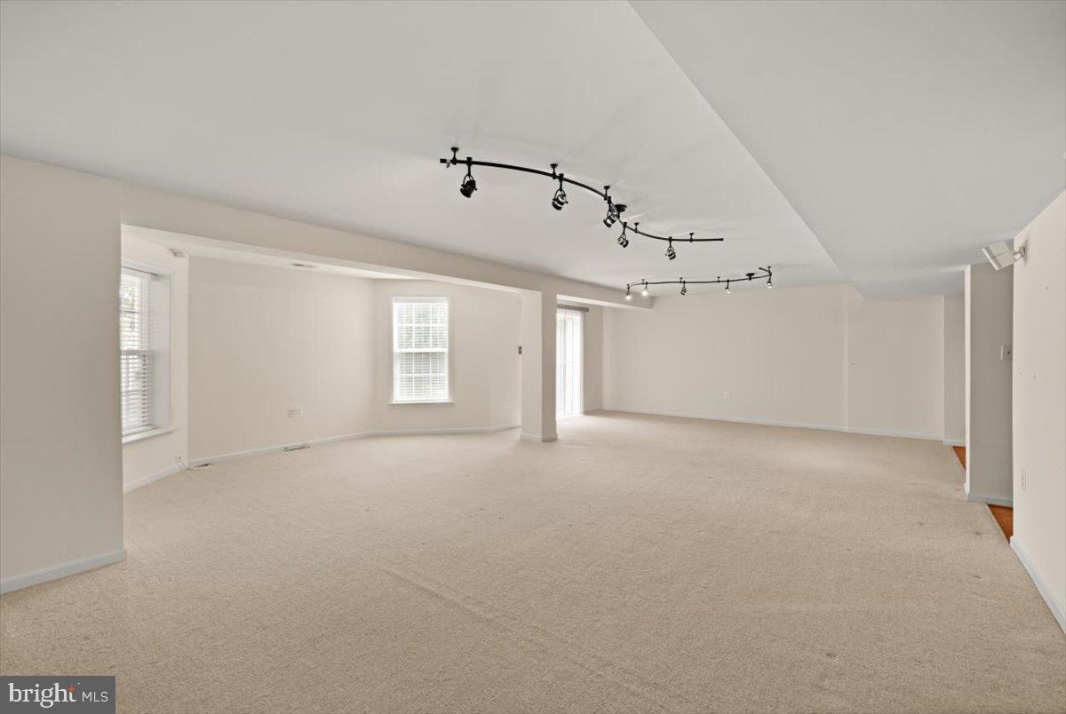 Winchester, Virginia, 22601, United States, 4 Bedrooms Bedrooms, ,5 BathroomsBathrooms,Residential,For Sale,1874493