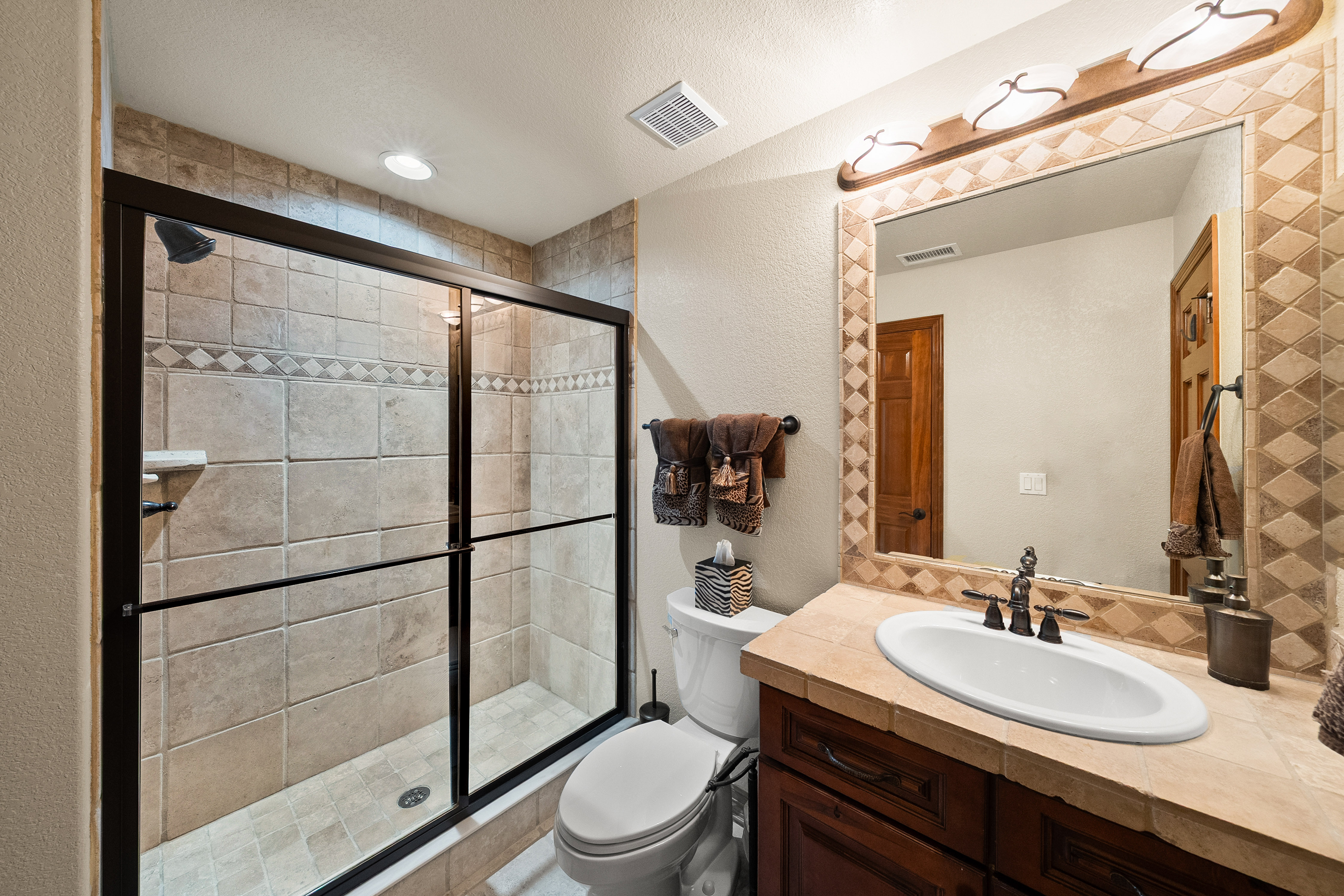  Exceptional ranch-style home in the prestigious gated golf course community - 物件實景