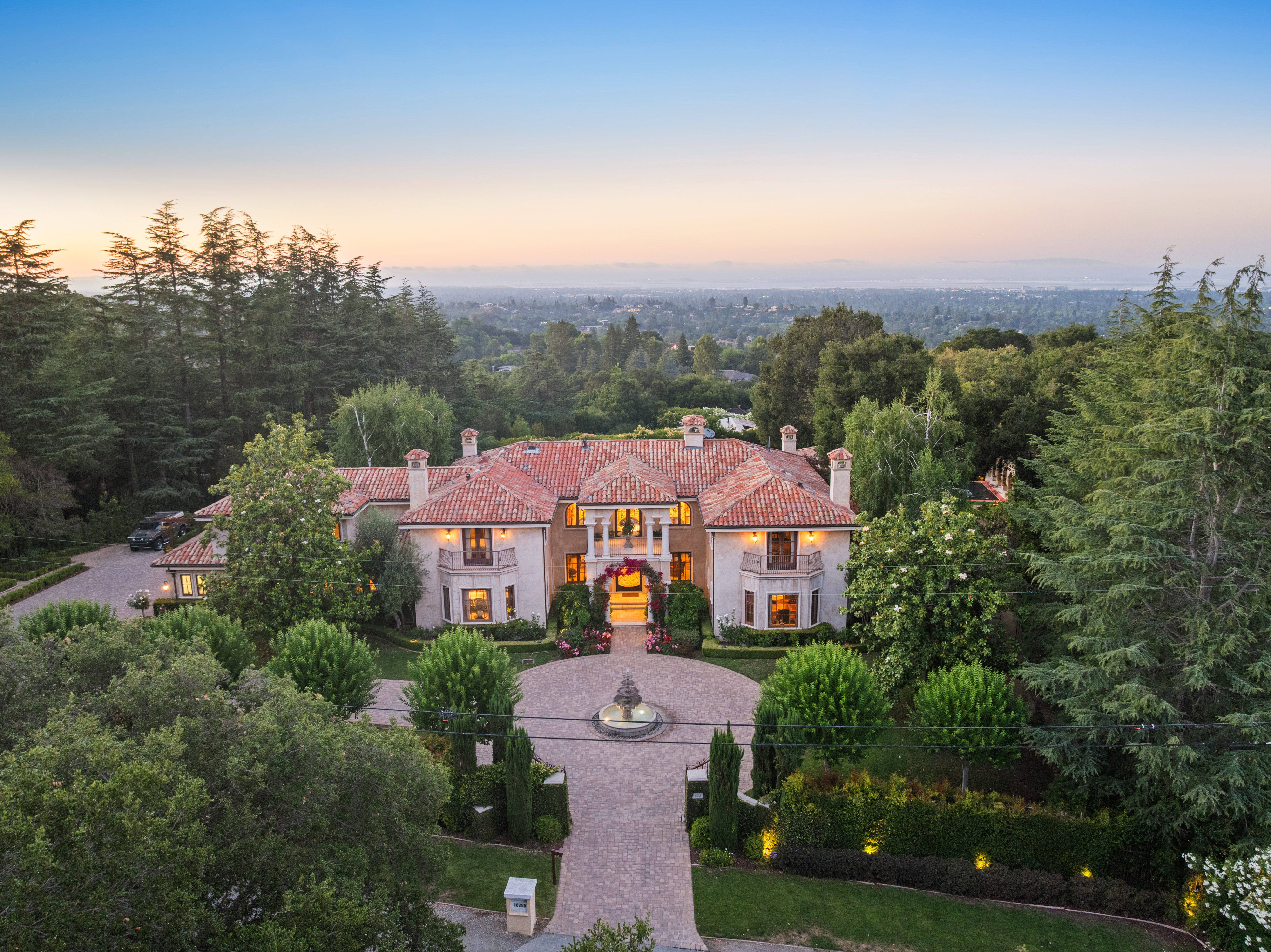  An Entertainer’s Estate with Exceptional Bay Views - 物件實景