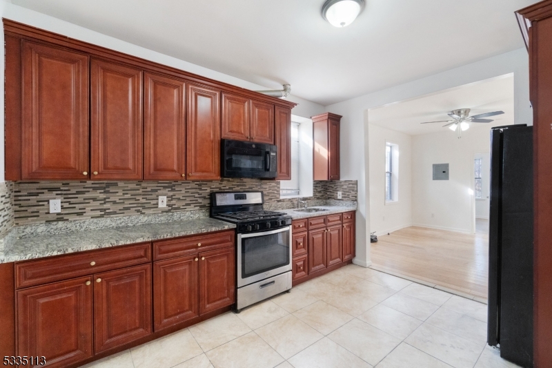 Irvington Twp., New Jersey, 07111, United States, 6 Bedrooms Bedrooms, ,2 BathroomsBathrooms,Residential,For Sale,1896504
