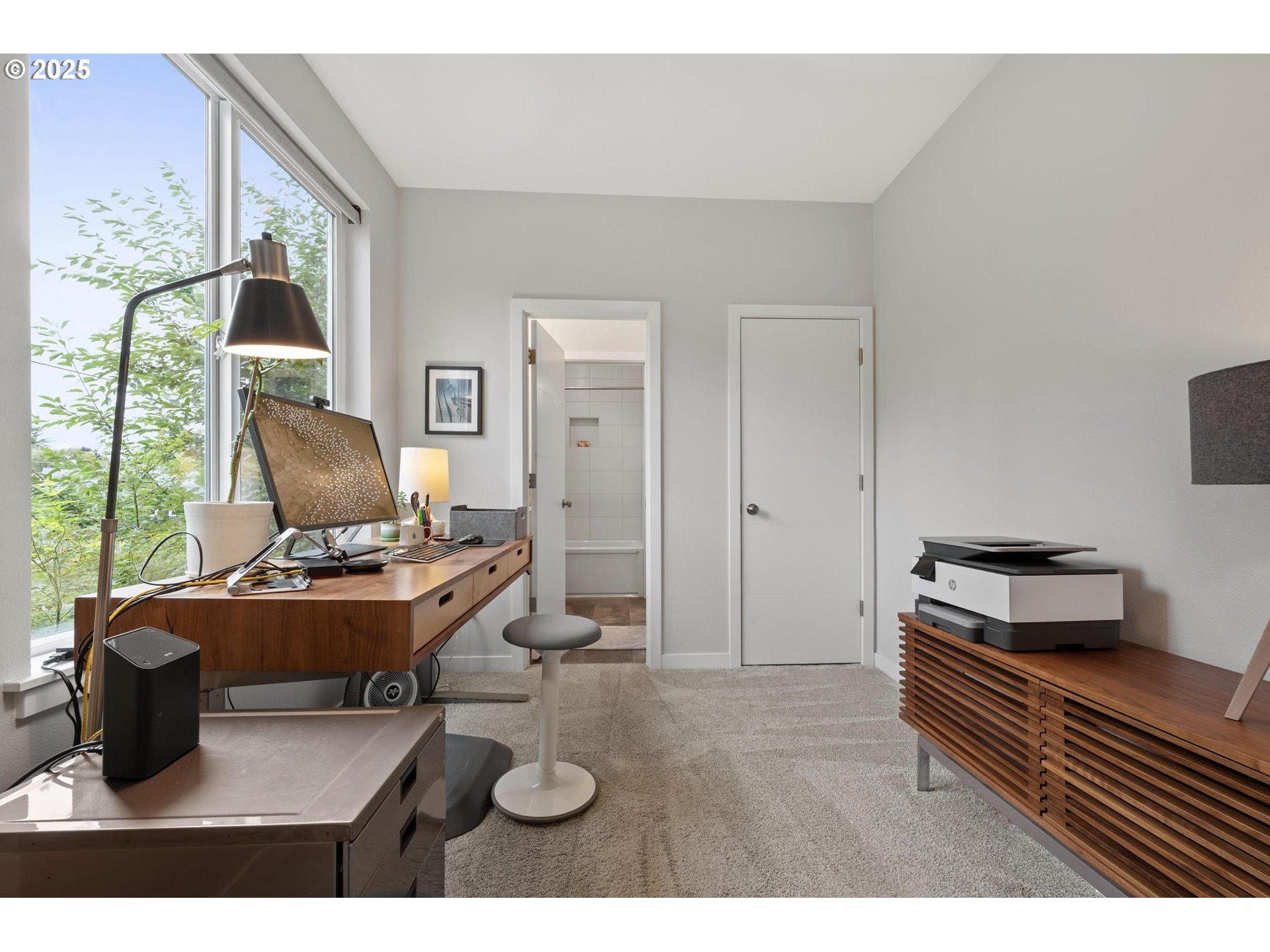 Portland, Oregon, 97211, United States, 3 Bedrooms Bedrooms, ,2 BathroomsBathrooms,Residential,For Sale,1926283