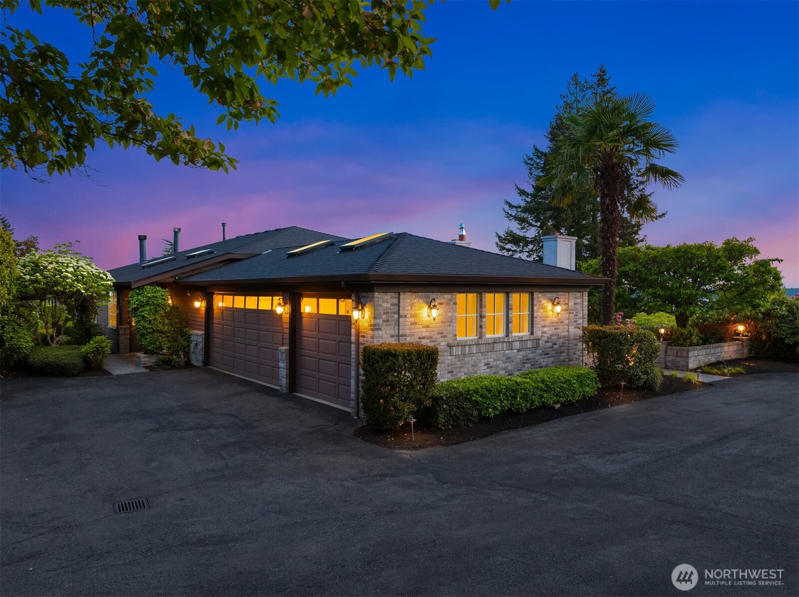 Clyde Hill, Washington, 98004, United States, 4 Bedrooms Bedrooms, ,4 BathroomsBathrooms,Residential,For Sale,1805060