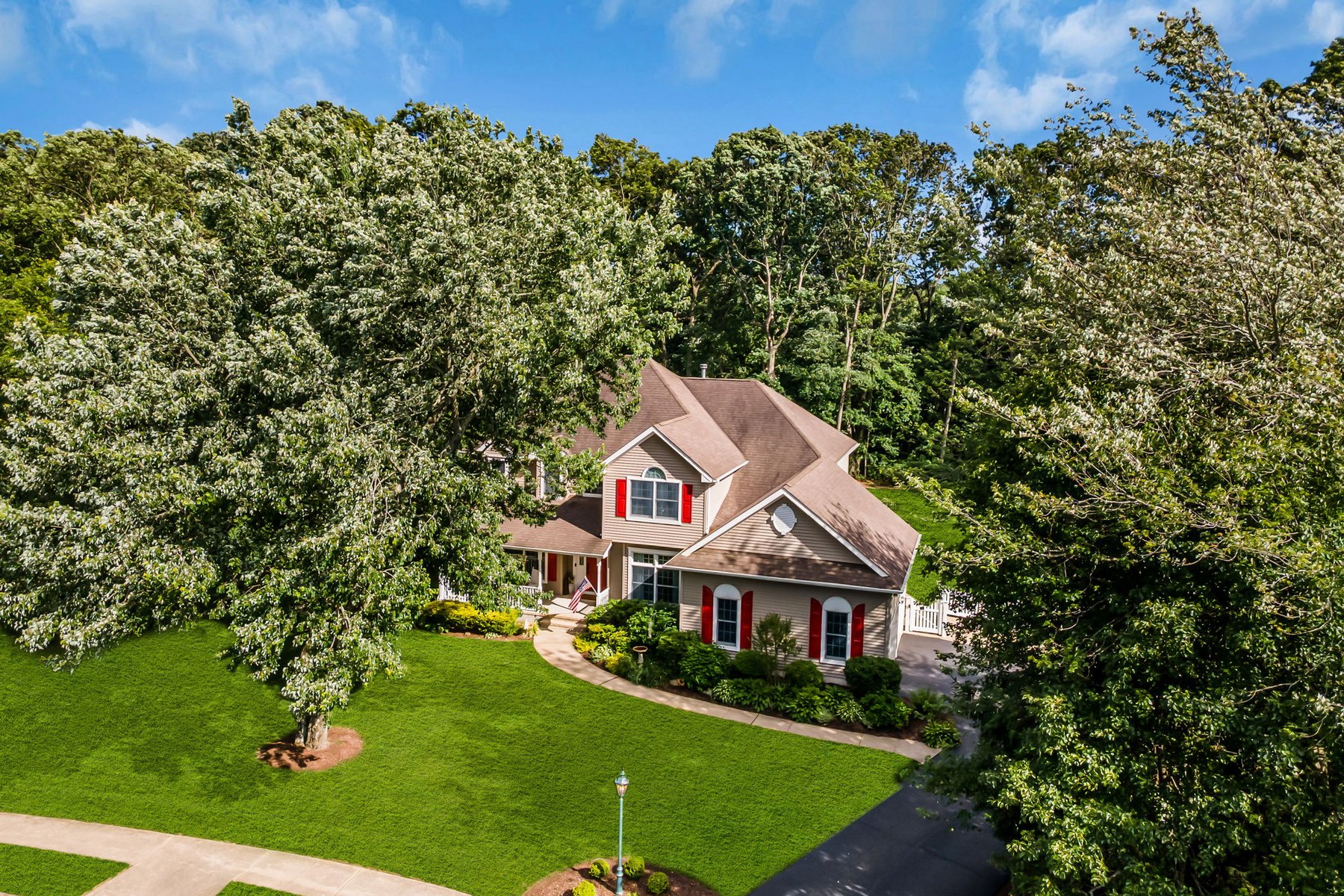  Stunning Colonial in Misty Hollow - 物件實景