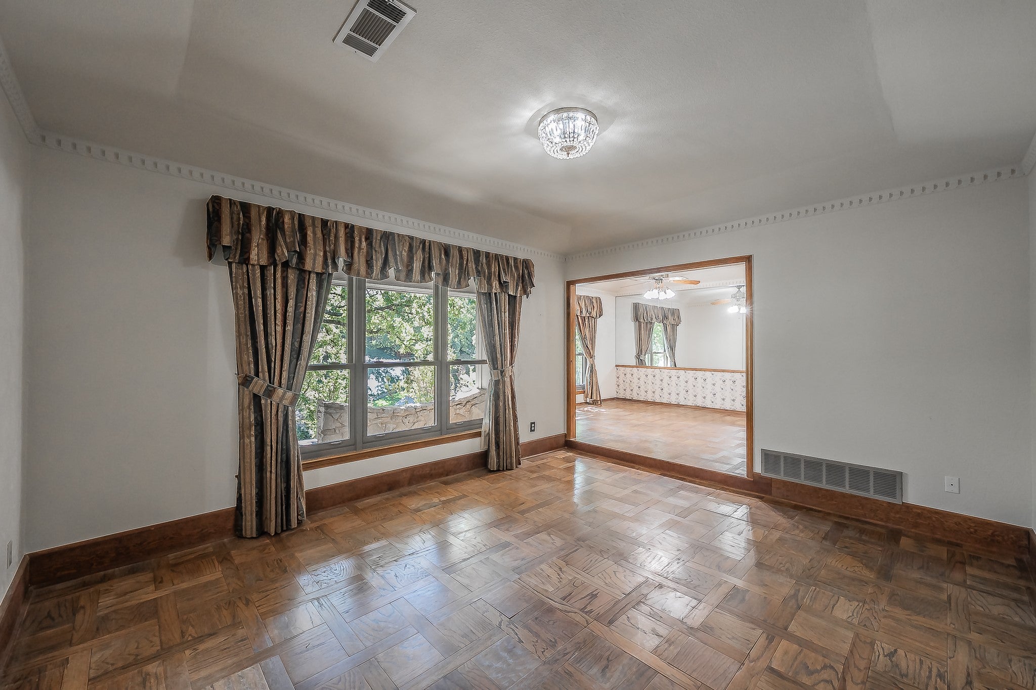 Arlington, Texas, 76012, United States, 3 Bedrooms Bedrooms, ,3 BathroomsBathrooms,Residential,For Sale,1976983