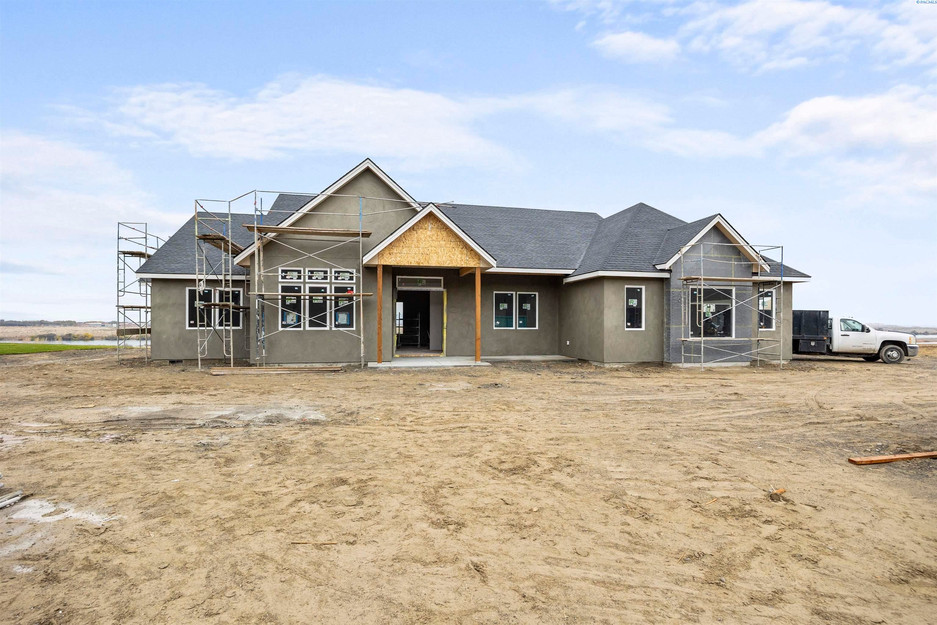 Pasco, Washington, 99301, United States, 4 Bedrooms Bedrooms, ,2 BathroomsBathrooms,Residential,For Sale,1978072