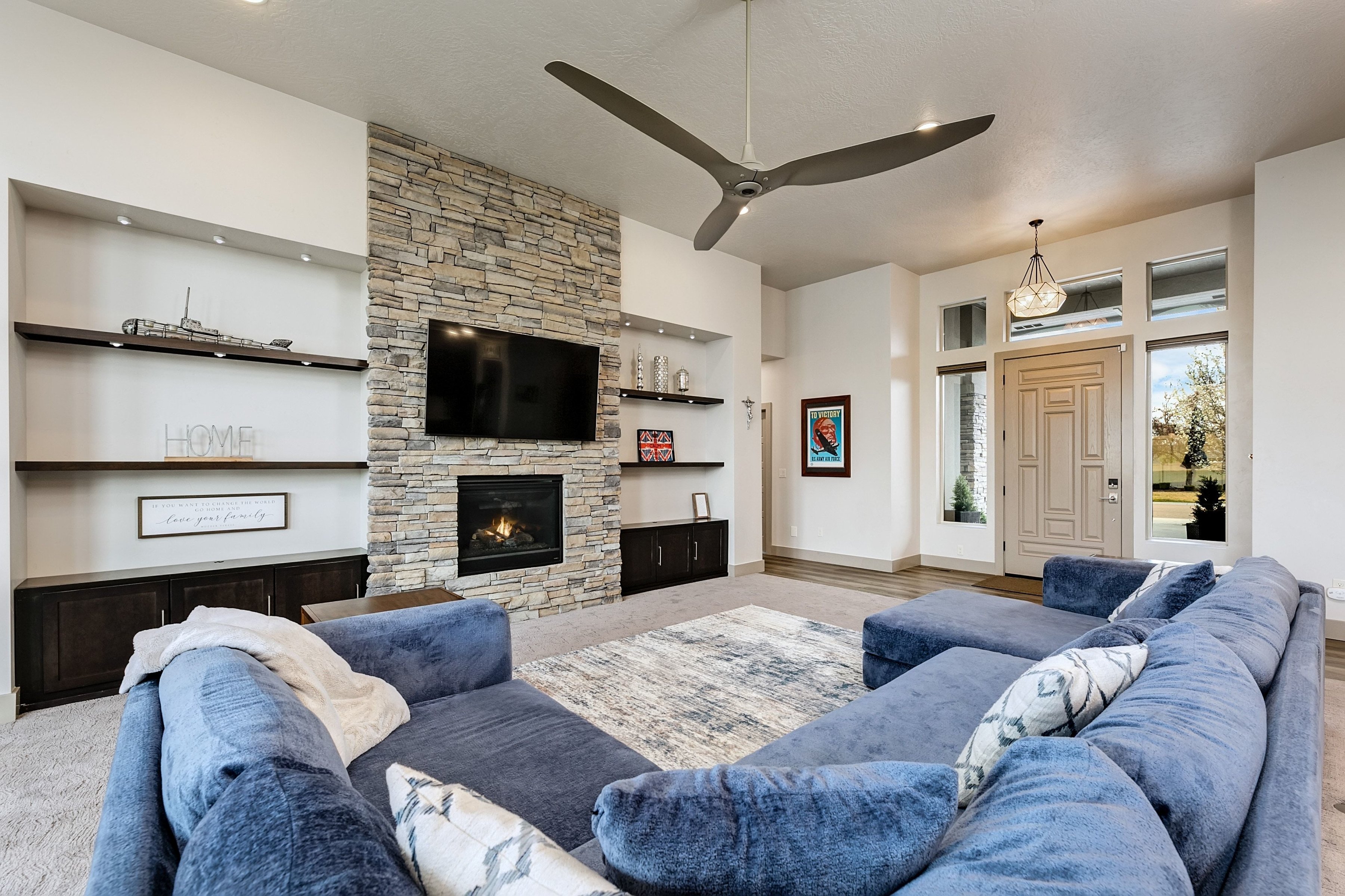  Beautiful Single Level - Former Builder Model Home - 物件實景