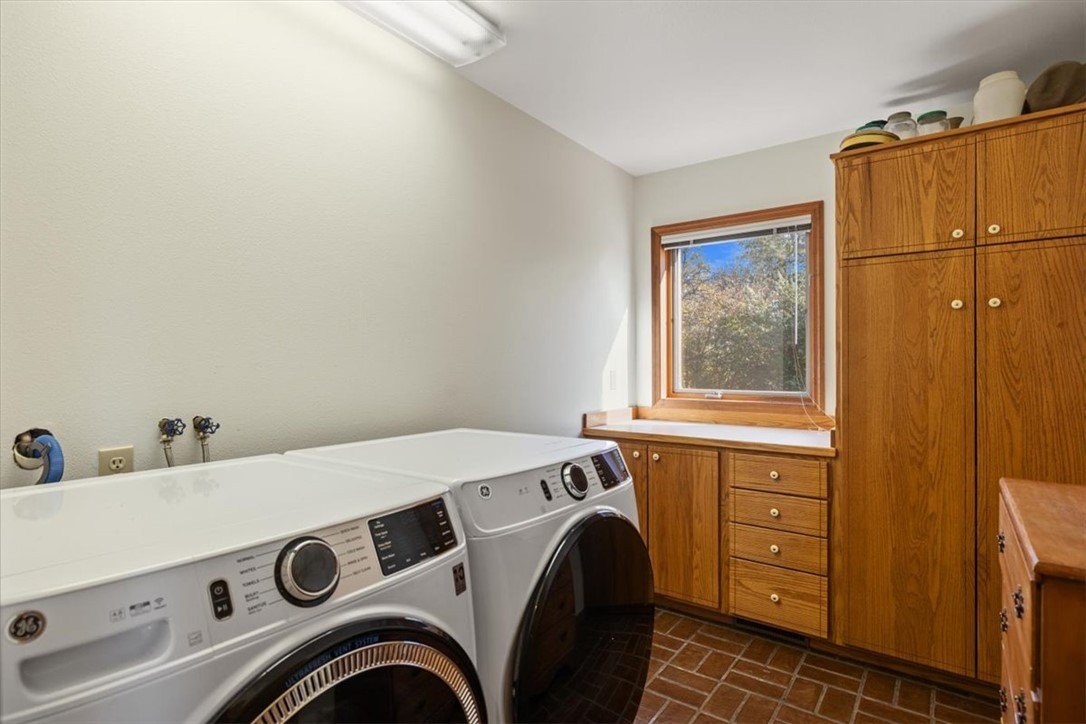 Joliet, Montana, 59044, United States, 3 Bedrooms Bedrooms, ,3 BathroomsBathrooms,Residential,For Sale,1983311