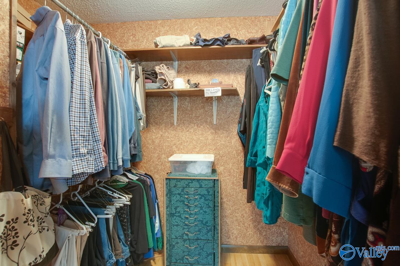 Huntsville, Alabama, 35802, United States, 4 Bedrooms Bedrooms, ,3 BathroomsBathrooms,Residential,For Sale,1996738