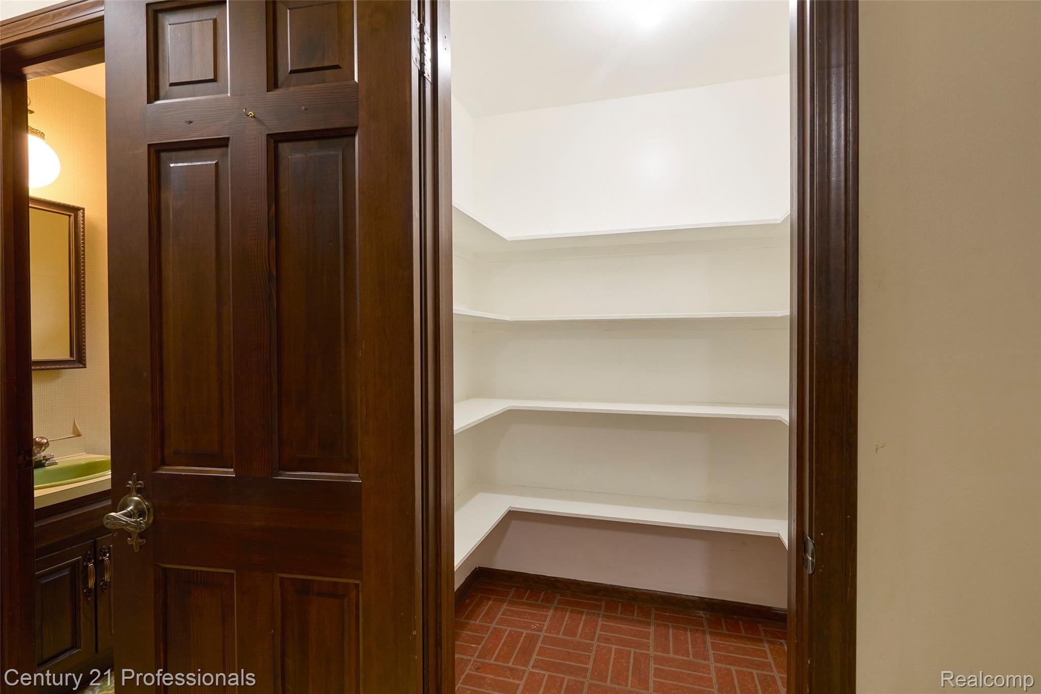 Rochester, Michigan, 48306, United States, 5 Bedrooms Bedrooms, ,6 BathroomsBathrooms,Residential,For Sale,1987117