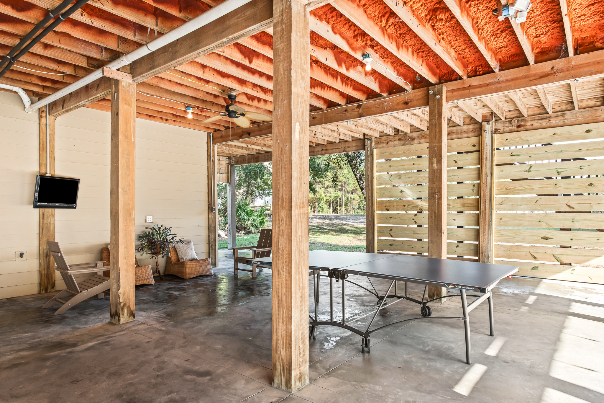  Furnished Coastal Retreat on Over an Acre with Pickleball Court - 物件實景