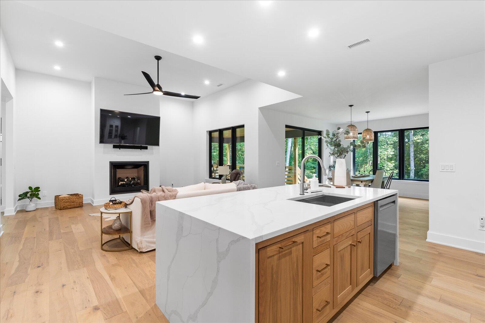 Whitwell, Tennessee, 37397, United States, 3 Bedrooms Bedrooms, ,3 BathroomsBathrooms,Residential,For Sale,1980054