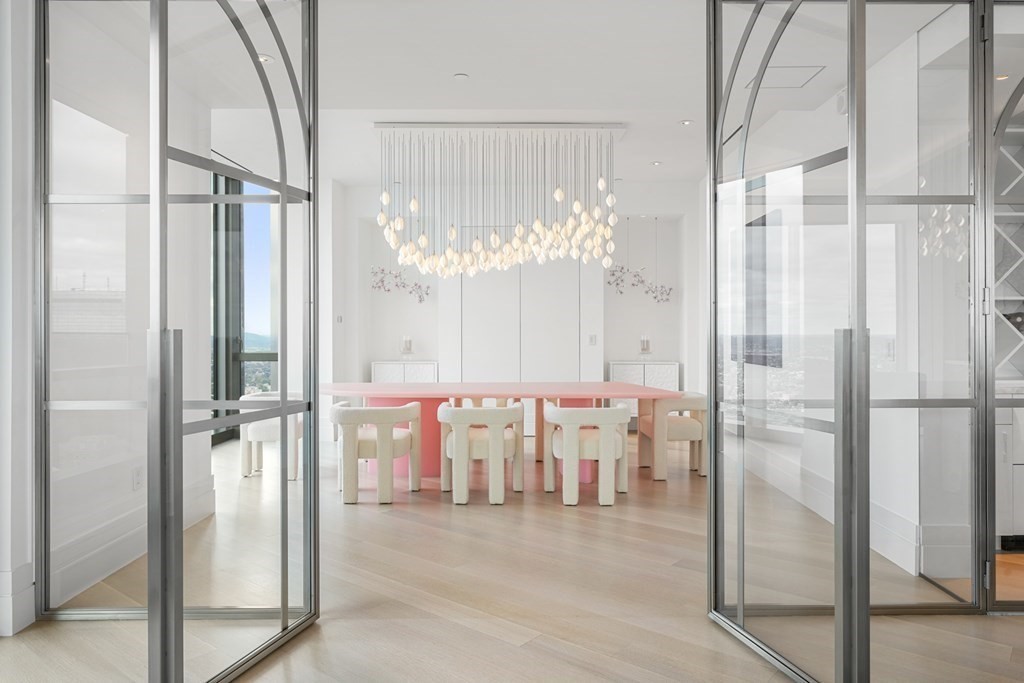 Boston, Massachusetts, 02199, United States, 5 Bedrooms Bedrooms, ,8 BathroomsBathrooms,Residential,For Sale,1906314