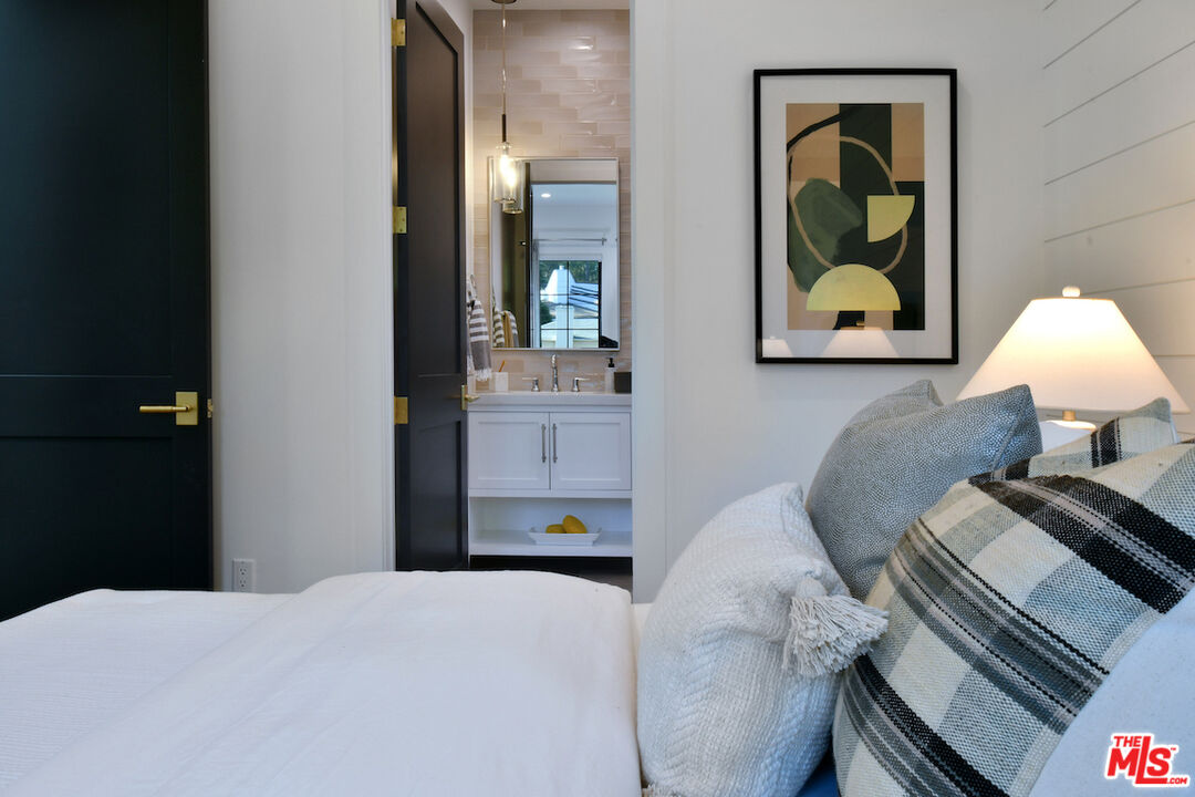 Encino, California, 91316, United States, 4 Bedrooms Bedrooms, ,5 BathroomsBathrooms,Residential,For Sale,2002982