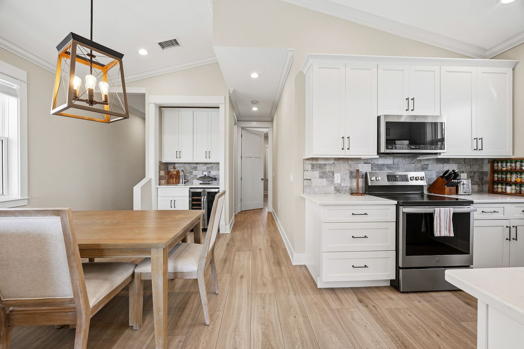  Modern Waterfront Home with Private Dock - 物件實景