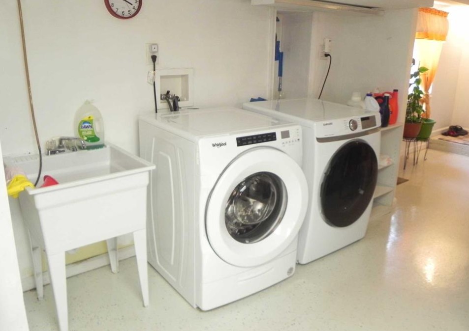 Maywood, New Jersey, 07607, United States, 4 Bedrooms Bedrooms, ,2 BathroomsBathrooms,Residential,For Sale,1872132