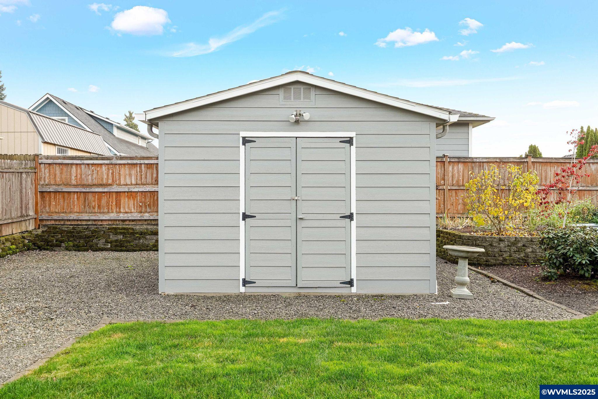 Albany, Oregon, 97321, United States, 3 Bedrooms Bedrooms, ,2 BathroomsBathrooms,Residential,For Sale,1992876