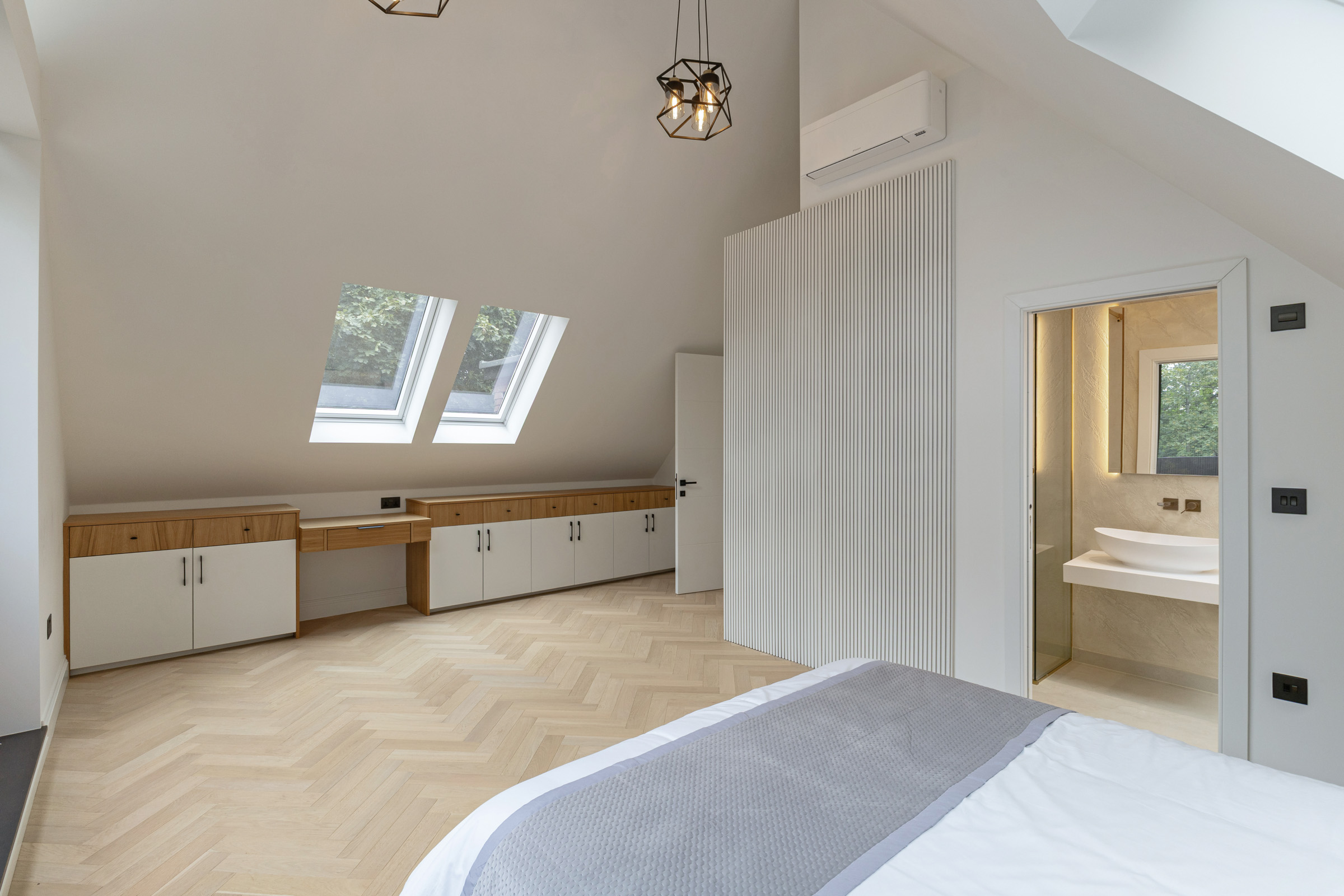  A Gated Contemporary House with an Indoor Swimming Pool - 物件實景