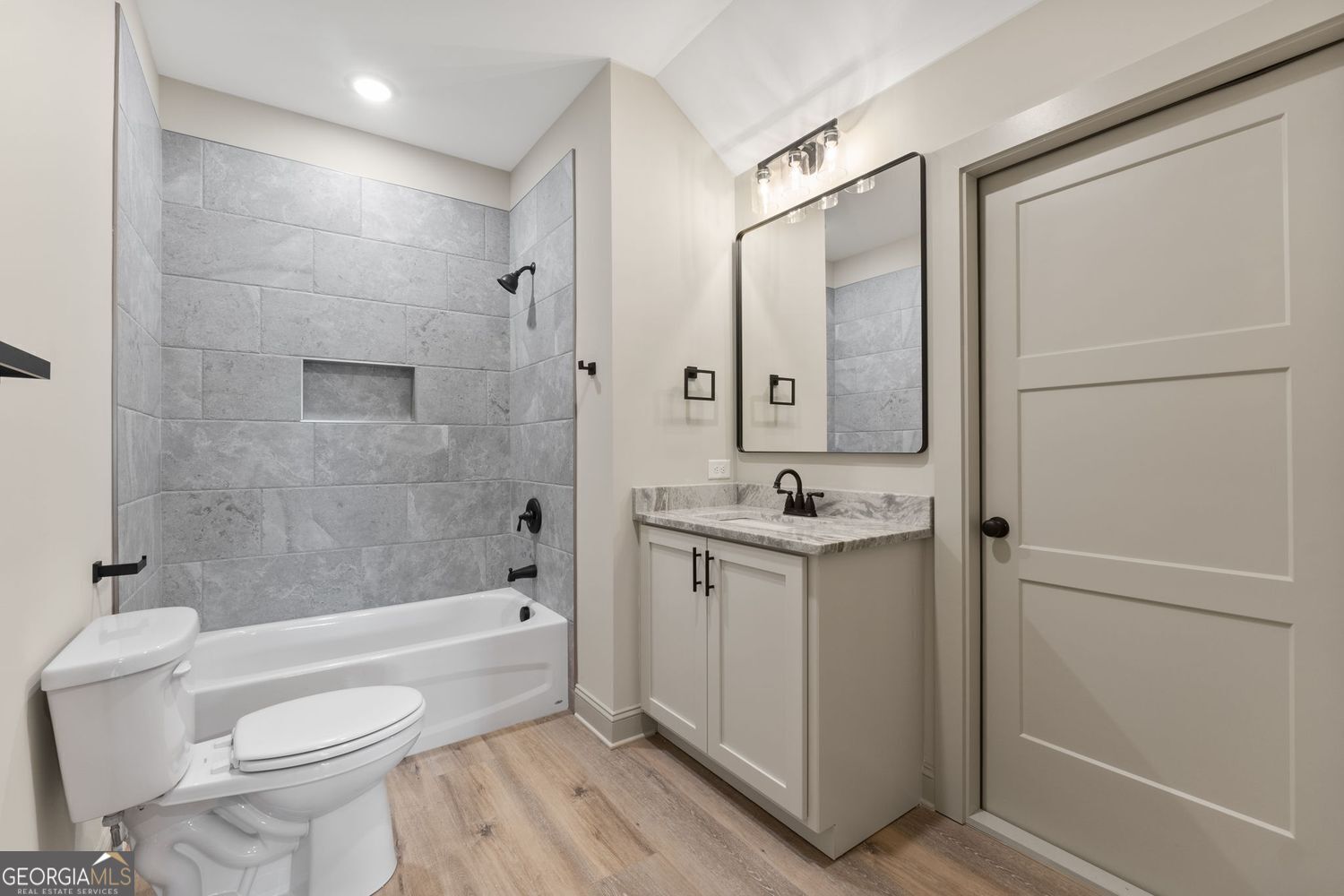 Barnesville, Georgia, 30204, United States, 4 Bedrooms Bedrooms, ,4 BathroomsBathrooms,Residential,For Sale,1859090