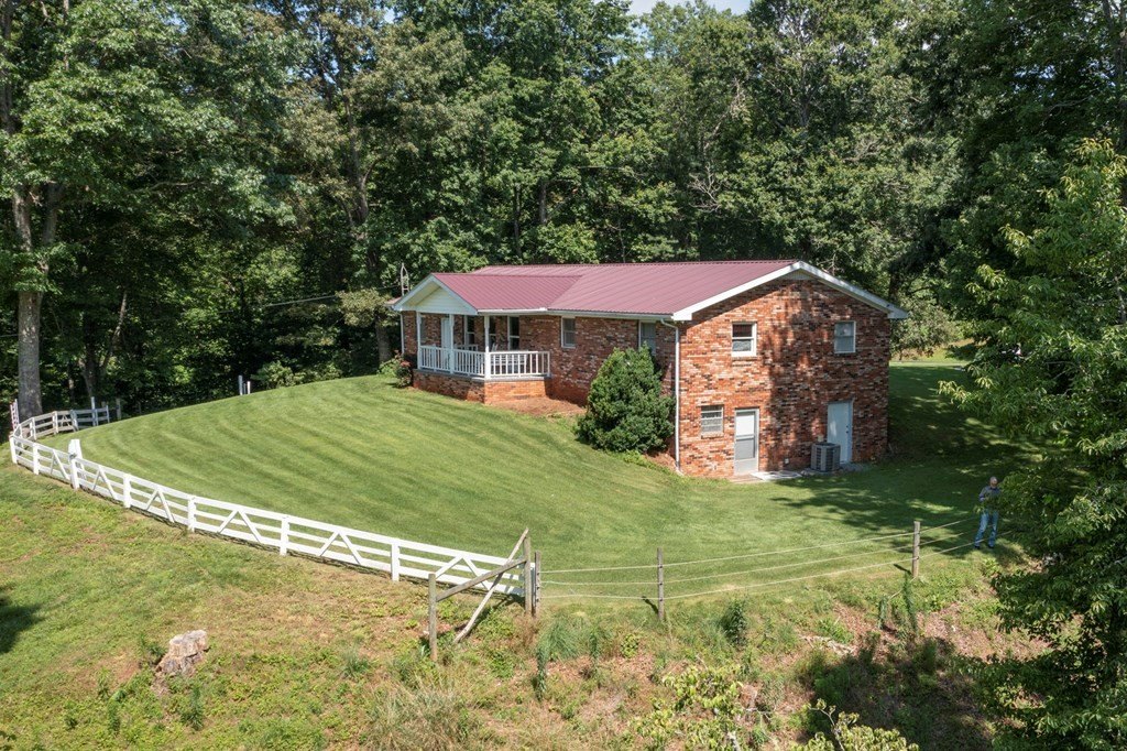 Hayesville, North Carolina, 28904, United States, 3 Bedrooms Bedrooms, ,2 BathroomsBathrooms,Residential,For Sale,1938429