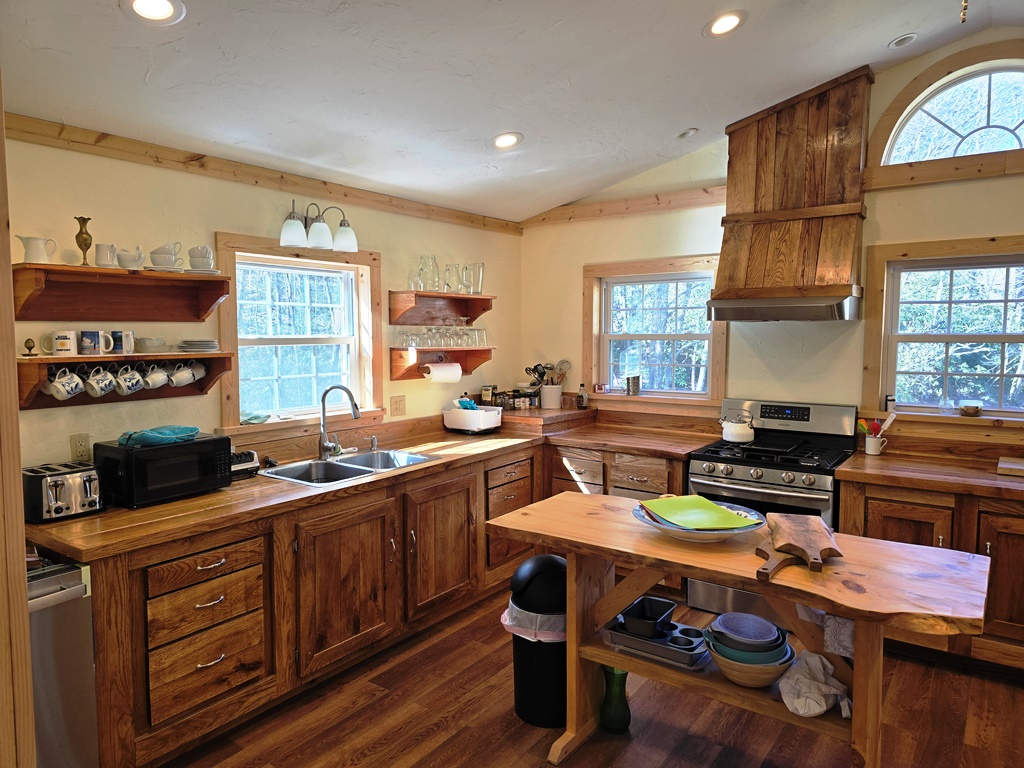 Lansing, North Carolina, 28643, United States, 1 Bedroom Bedrooms, ,1 BathroomBathrooms,Residential,For Sale,1974304