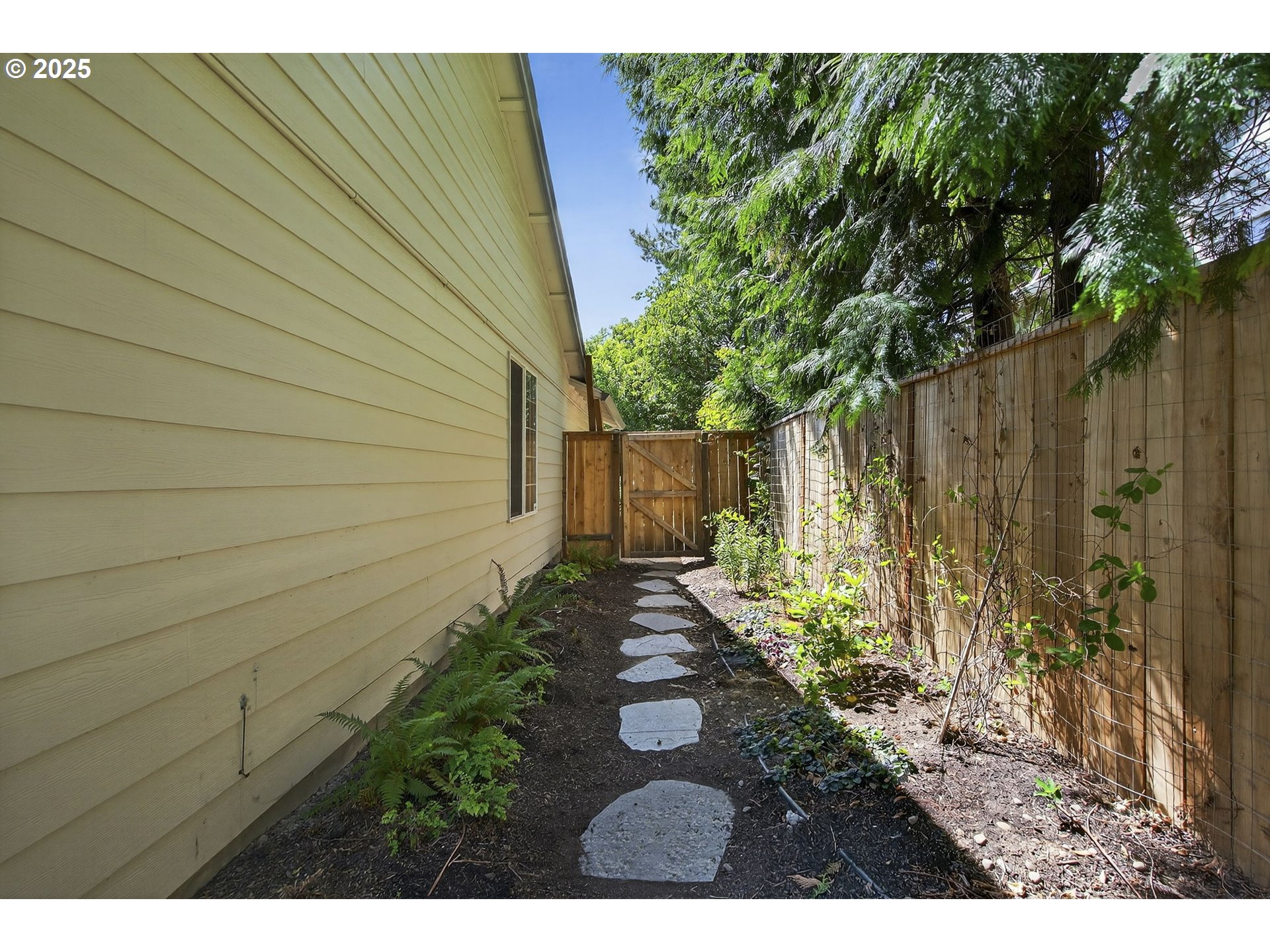 Dundee, Oregon, 97115, United States, 3 Bedrooms Bedrooms, ,2 BathroomsBathrooms,Residential,For Sale,1903917