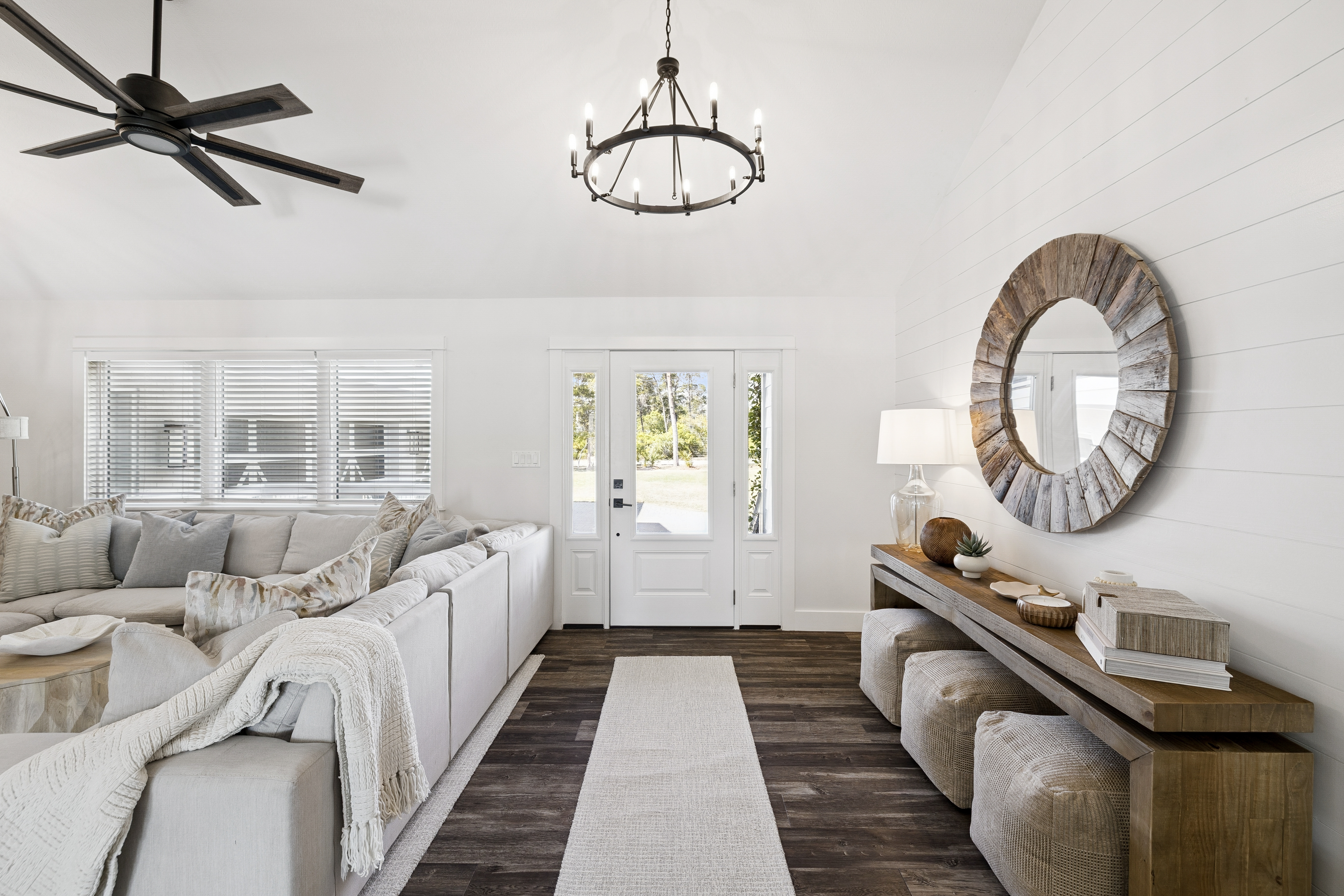  Completely Renovated Home On Half-Acre Lot Near Gulf Place - 物件實景