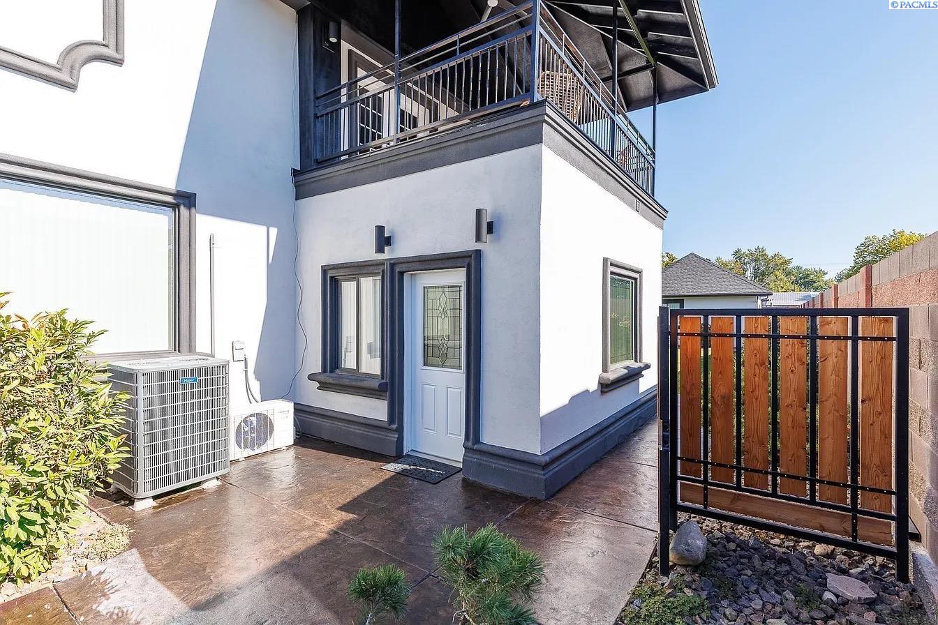 Kennewick, Washington, 99336, United States, 7 Bedrooms Bedrooms, ,7 BathroomsBathrooms,Residential,For Sale,1983847