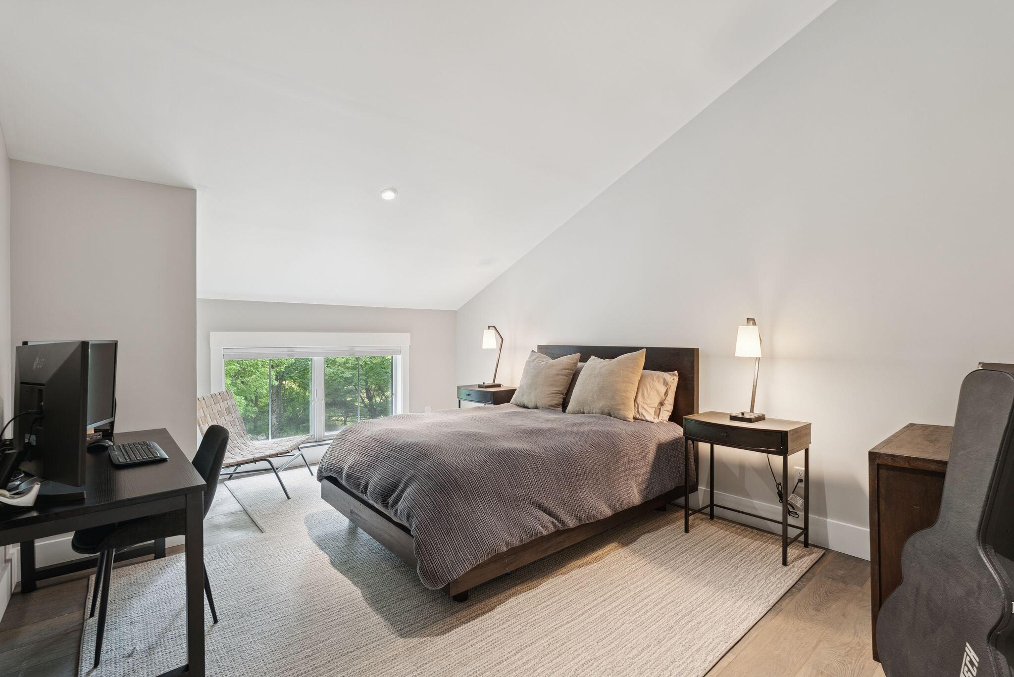 Falmouth, Maine, 04105, United States, 3 Bedrooms Bedrooms, ,4 BathroomsBathrooms,Residential,For Sale,1975511