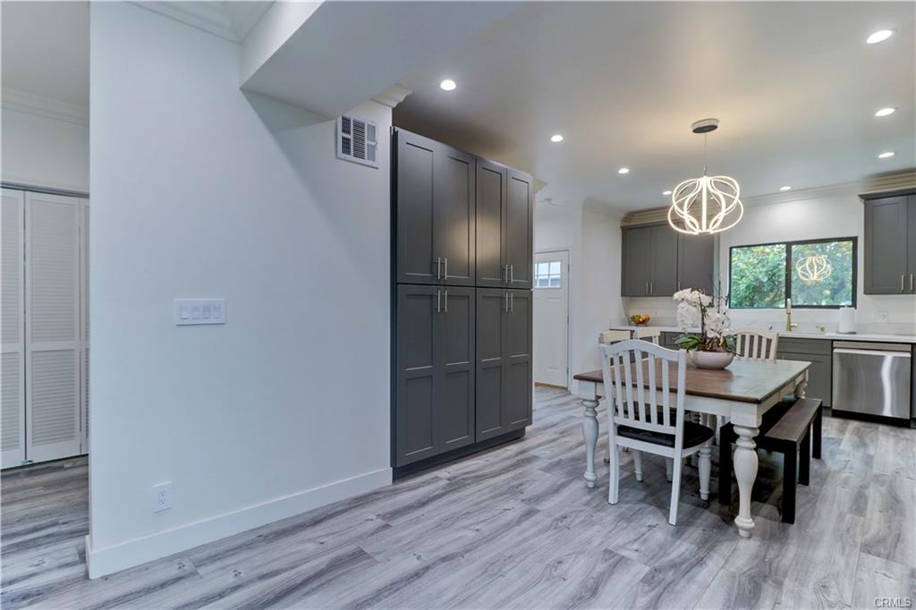 Los ANgeles, California, 90004, United States, 5 Bedrooms Bedrooms, ,2 BathroomsBathrooms,Residential,For Sale,1756474