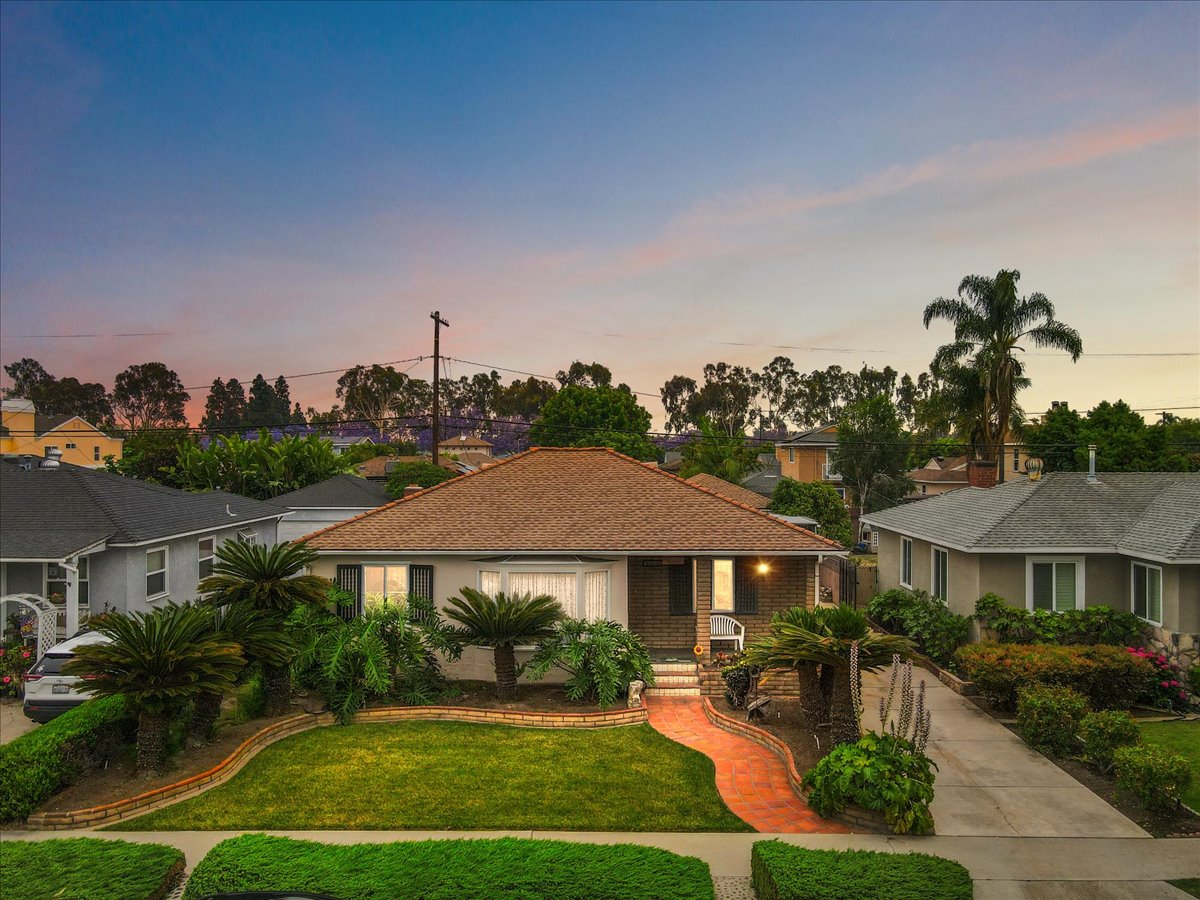Lakewood, California, 90713, United States, 3 Bedrooms Bedrooms, ,1 BathroomBathrooms,Residential,For Sale,1927996
