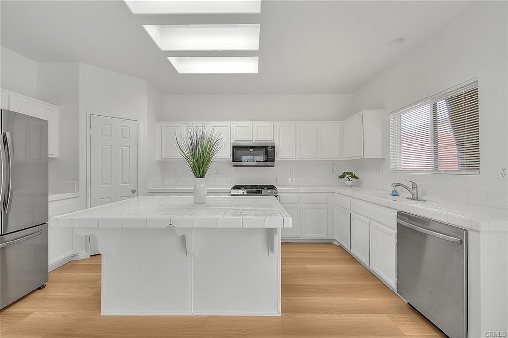 Victorville, California, 92392, United States, 5 Bedrooms Bedrooms, ,3 BathroomsBathrooms,Residential,For Sale,1996162