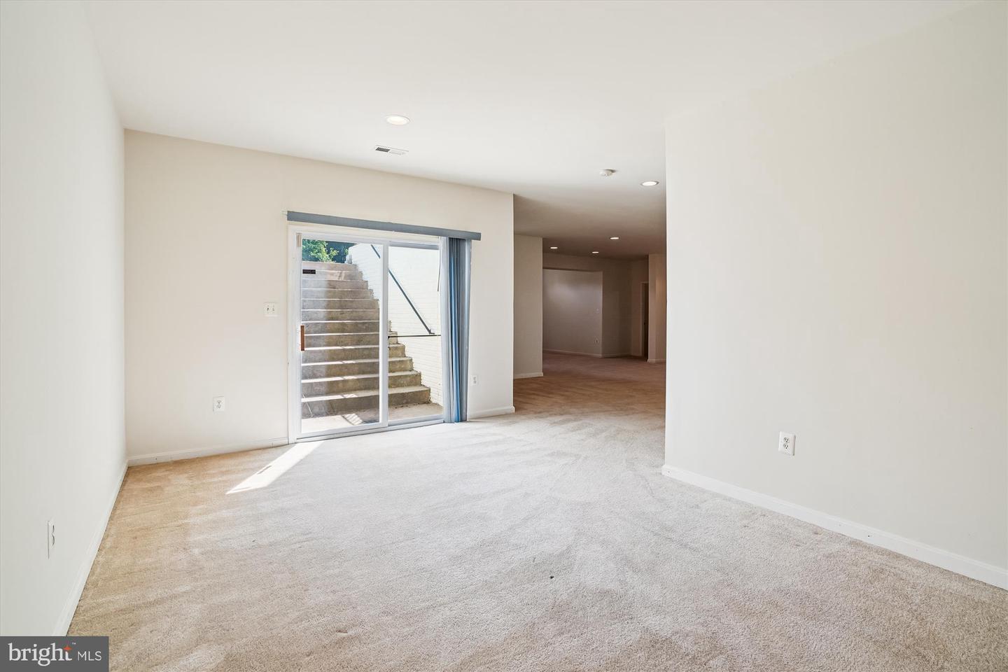 Woodbridge, Virginia, 22193, United States, 4 Bedrooms Bedrooms, ,5 BathroomsBathrooms,Residential,For Sale,1950998