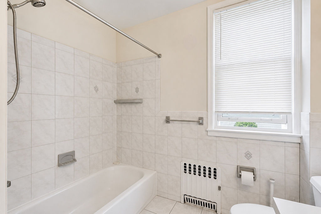 East Rockaway, New York, 11518, United States, 4 Bedrooms Bedrooms, ,2 BathroomsBathrooms,Residential,For Sale,2048552