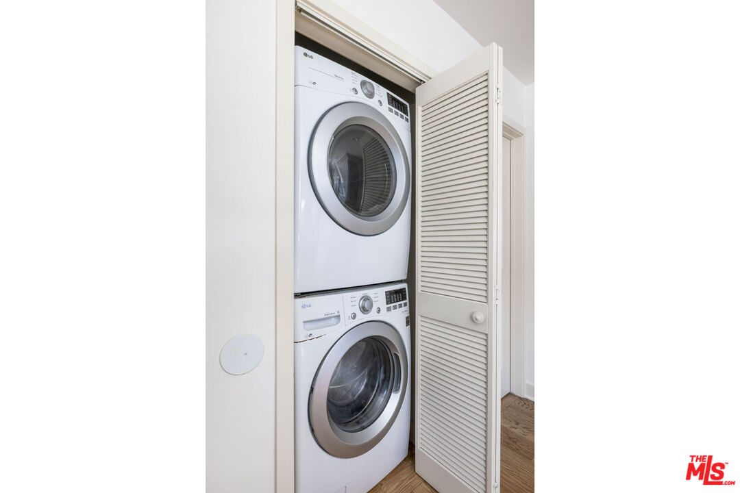 Los Angeles, California, 90031, United States, 5 Bedrooms Bedrooms, ,Residential,For Sale,2000759