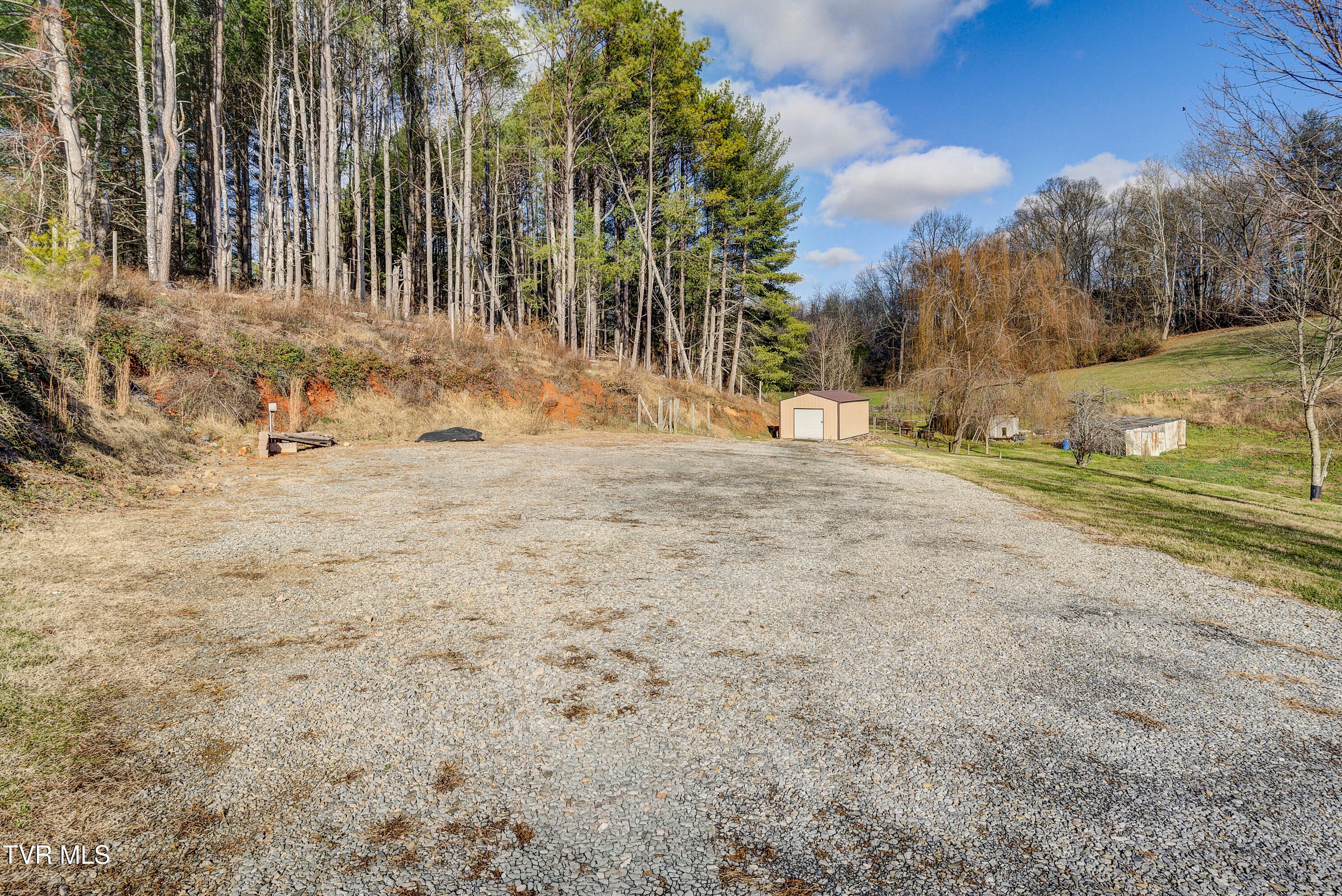 Bristol, Tennessee, 37620, United States, 4 Bedrooms Bedrooms, ,4 BathroomsBathrooms,Residential,For Sale,2001712