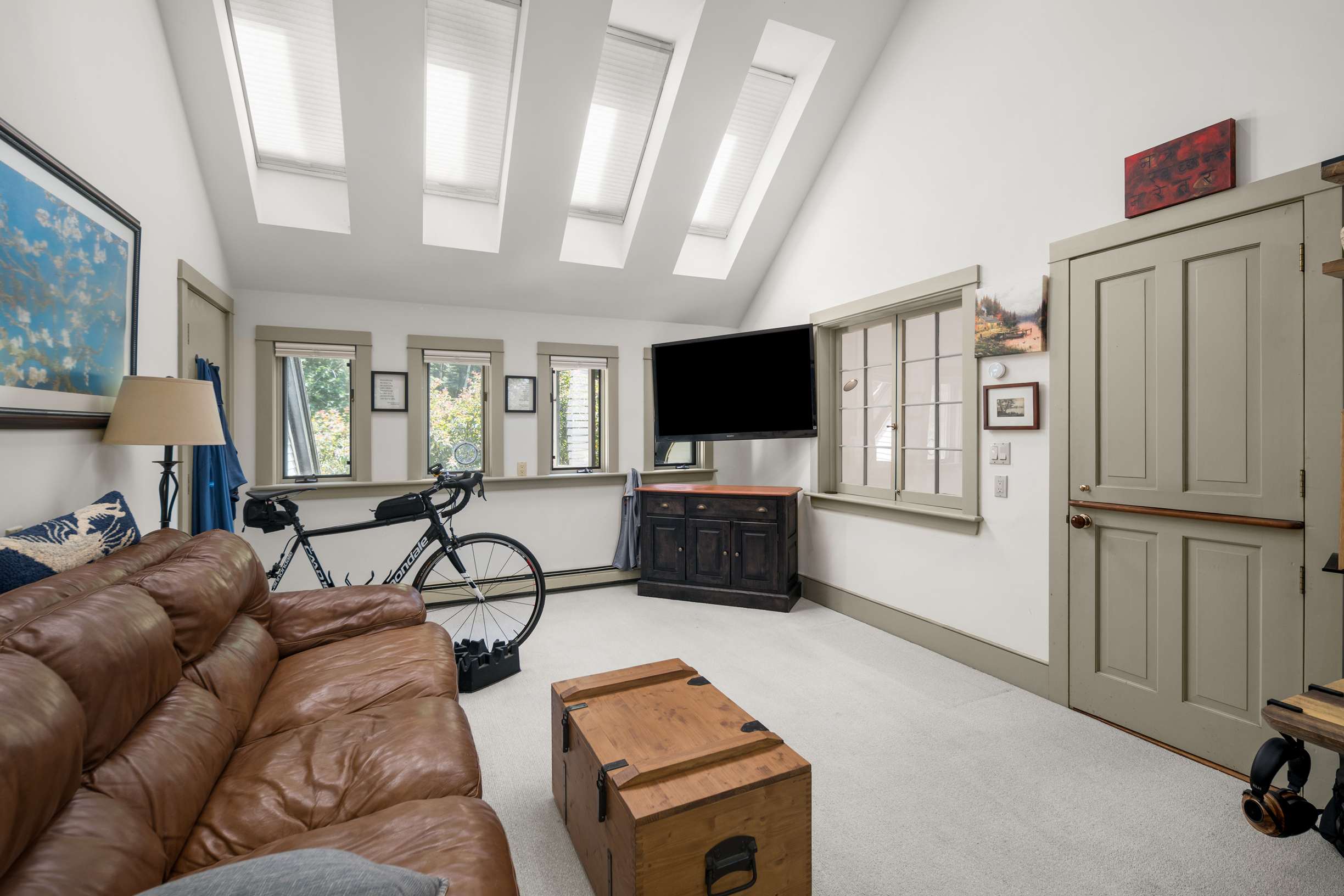  Elegant Shingled Maine Cottage with Modern Flair on 2.63 Acres in York - 物件實景